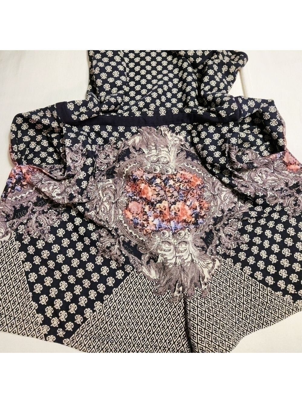 Forever 21 Fleur-de-lis Floral Romper Navy Beige Large - Picture 9 of 12